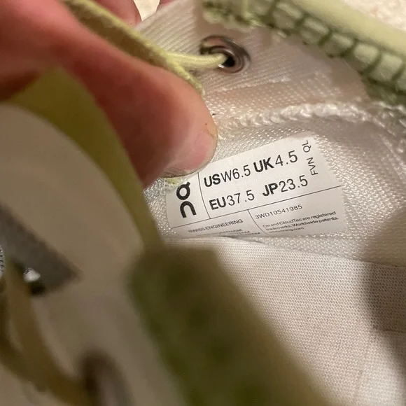 On Running shoes, EXCELLENT condition, wore 2 X, cleaning out closet, 6 1/2 W - Picture 6 of 9